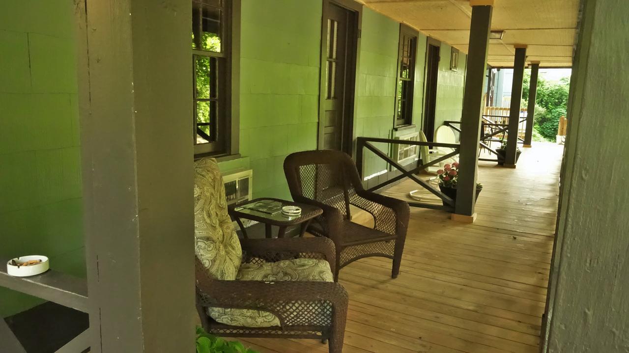 Riverside Lodge At Chimney Rock Bagian luar foto