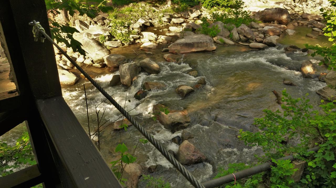 Riverside Lodge At Chimney Rock Bagian luar foto