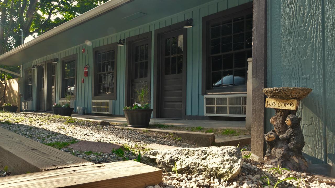 Riverside Lodge At Chimney Rock Bagian luar foto