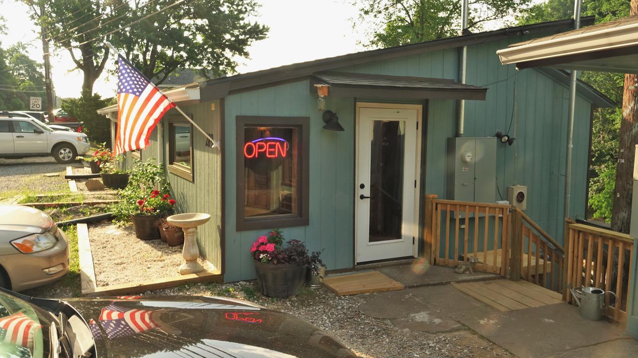 Riverside Lodge At Chimney Rock Bagian luar foto