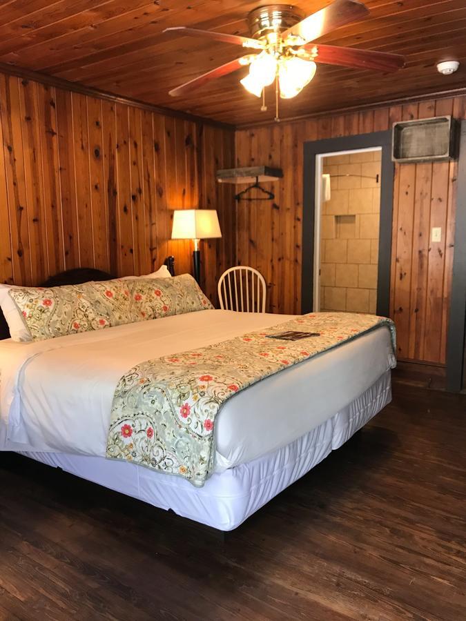 Riverside Lodge At Chimney Rock Bagian luar foto
